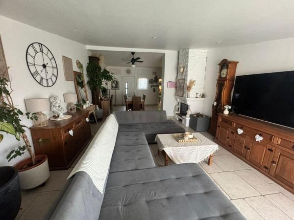 Ensemble immobilier composé d'une maison familliale de 200M² environ et d'une maison de 100M² hors d'eau hors d'air.