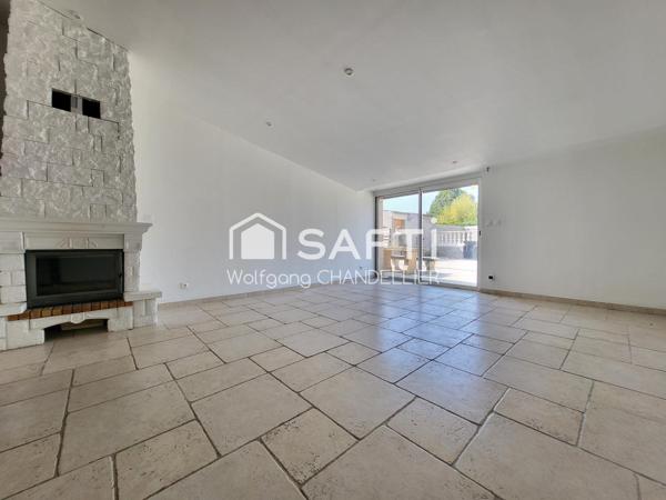 Ensemble immobilier composé d'une maison familliale de 200M² environ et d'une maison de 100M² hors d'eau hors d'air.