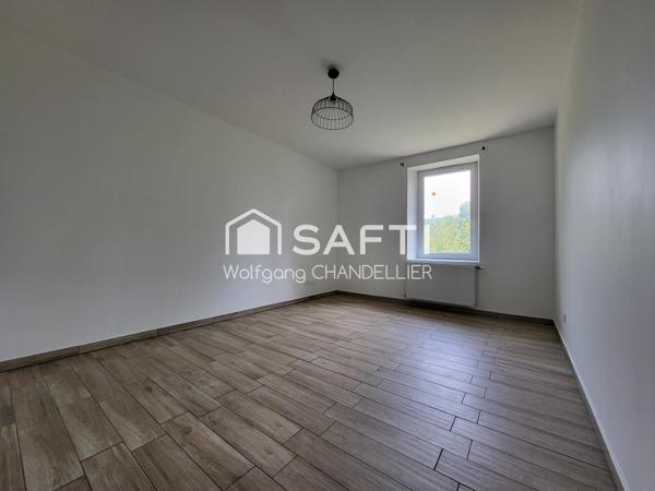 Ensemble immobilier composé d'une maison familliale de 200M² environ et d'une maison de 100M² hors d'eau hors d'air.