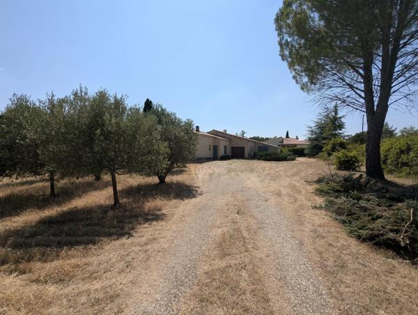Villa plain pied 4 chambres sur terrain 3200m²