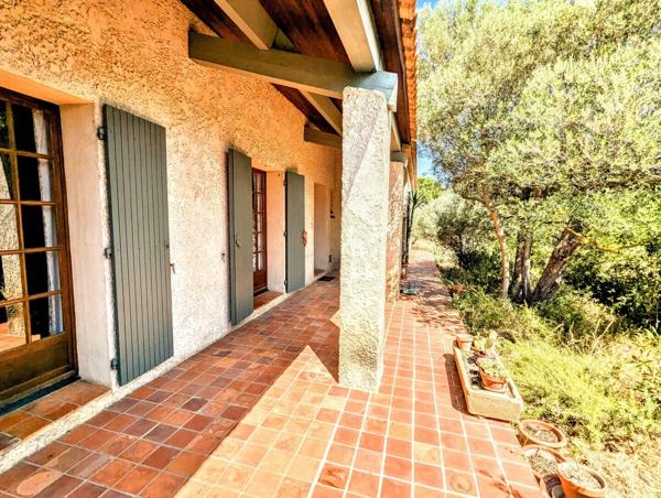 Villa plain pied 4 chambres sur terrain 3200m²