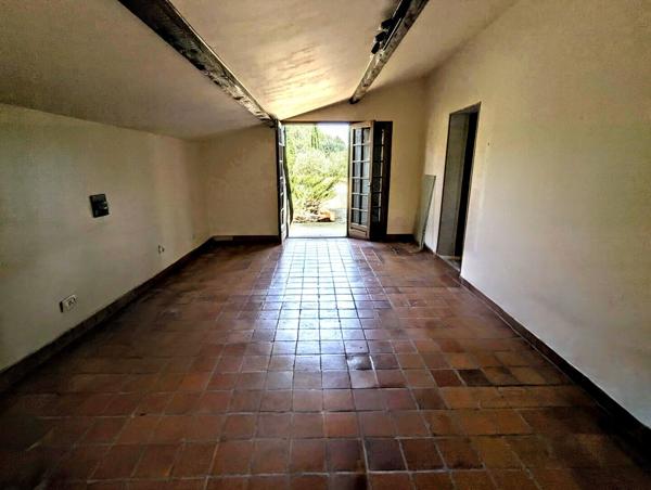 Villa plain pied 4 chambres sur terrain 3200m²