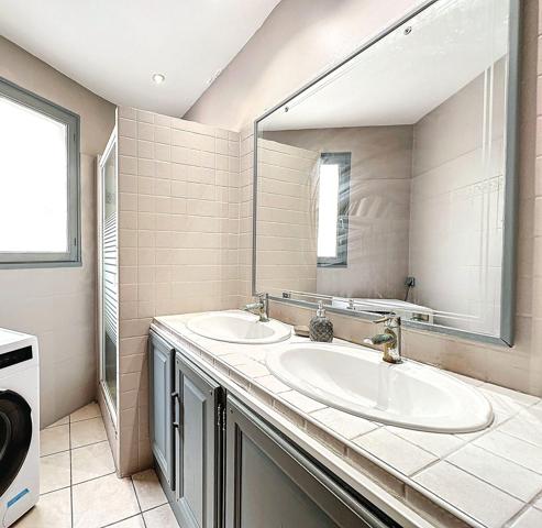 Appartement T4/T5, vue mer, balcons et cave