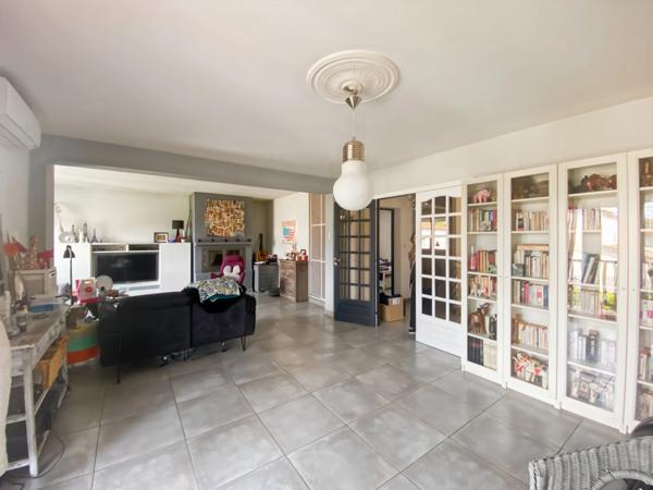 à vendre ALES (30) très belle maison individuelle 5 chambres 197m2 environ sur une parcelle de 1067m2.