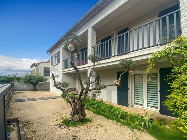 à vendre ALES (30) très belle maison individuelle 5 chambres 197m2 environ sur une parcelle de 1067m2.