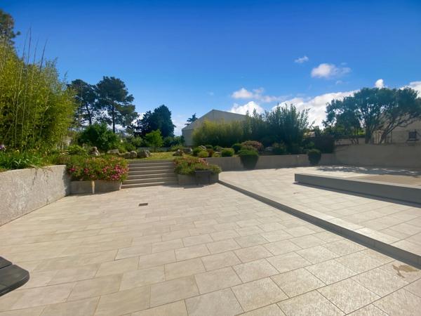 à vendre ALES (30) très belle maison individuelle 5 chambres 197m2 environ sur une parcelle de 1067m2.