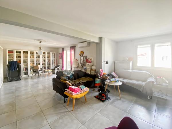 à vendre ALES (30) très belle maison individuelle 5 chambres 197m2 environ sur une parcelle de 1067m2.