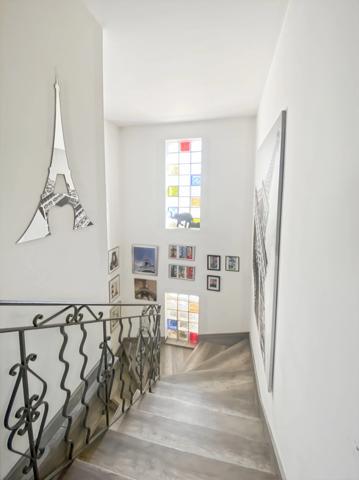 à vendre ALES (30) très belle maison individuelle 5 chambres 197m2 environ sur une parcelle de 1067m2.