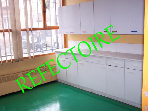 Plein centre grand local divisé en plusieurs bureaux