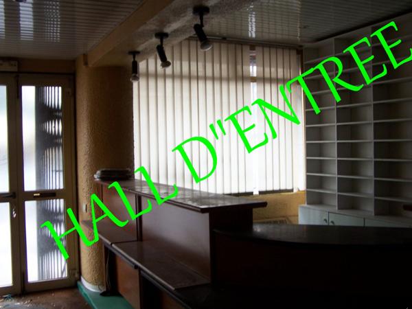 Plein centre grand local divisé en plusieurs bureaux