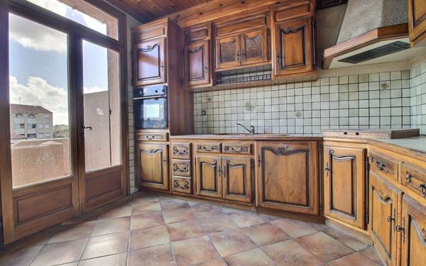 Appartement à vendre    3 pièces • 70 m2 Marseille 4