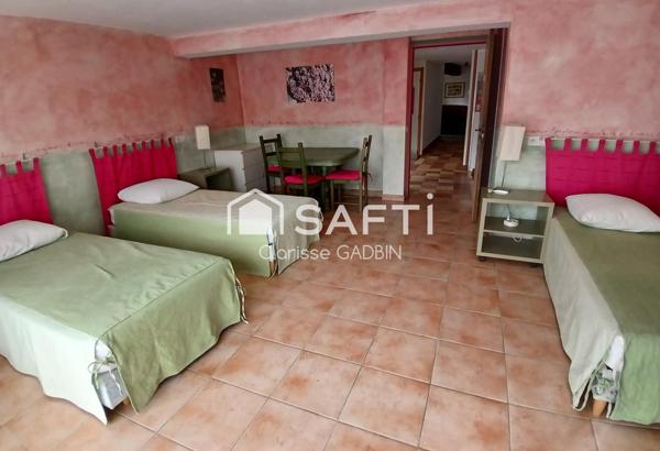 Maison familiale  et deux gîtes