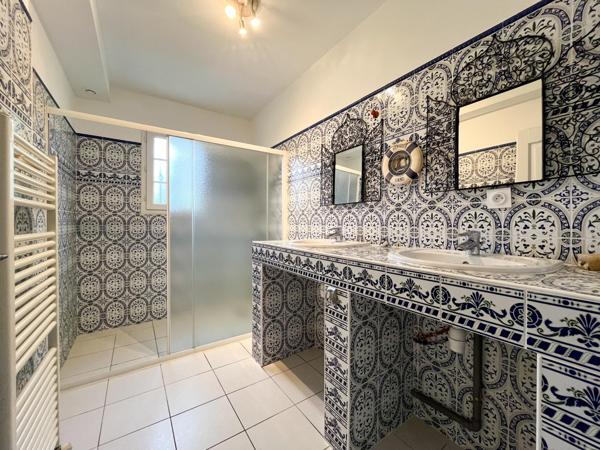 Maison 7 pièces 5 chambres garage avec hammam