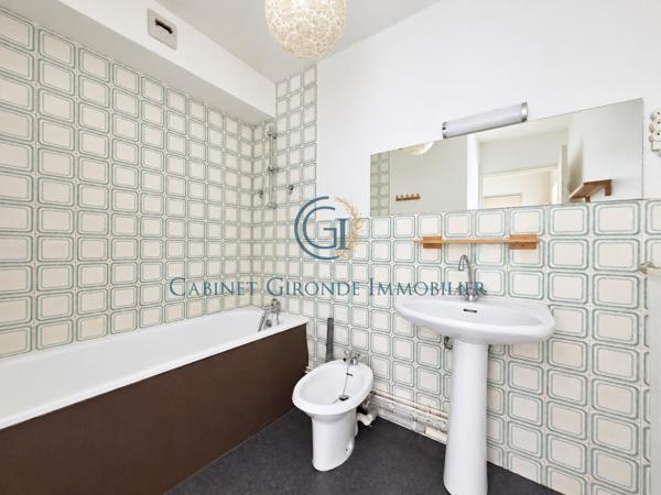 CAUDERAN APPARTEMENT T2 BALCON PARKING SECURISE Bordeaux (33200)
