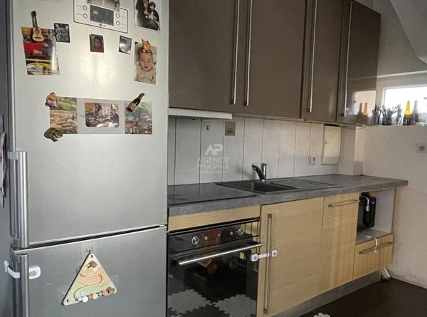 Viroflay - Maison de 3 pièces avec petite cour extérieure. €350 000 ** - Référence 657-C