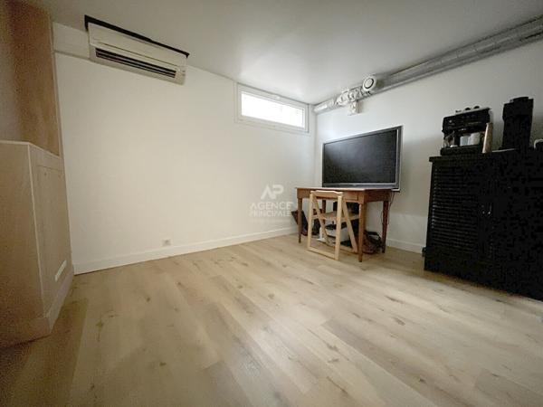 Viroflay - Maison de 3 pièces avec petite cour extérieure. €350 000 ** - Référence 657-C