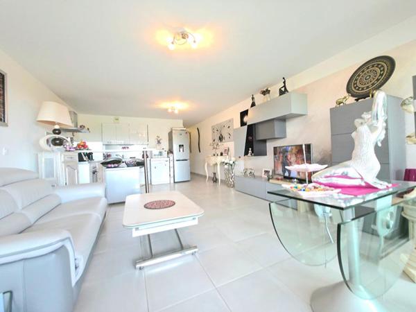 Appartement  3 pièce(s) 65 m2 terrasse / 2 PARKING et ascenseur