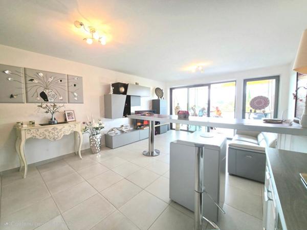 Appartement  3 pièce(s) 65 m2 terrasse / 2 PARKING et ascenseur