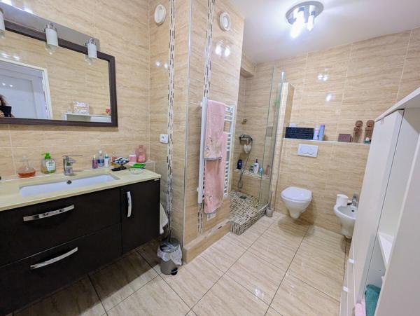 Appartement T3 avec terrasse