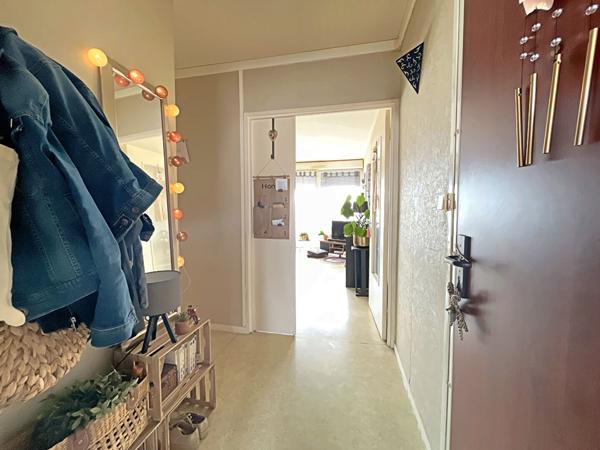 Appartement T4 de 72.93m2 avec balcon et cave dans une résidence avec gardien