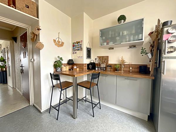 Appartement T4 de 72.93m2 avec balcon et cave dans une résidence avec gardien