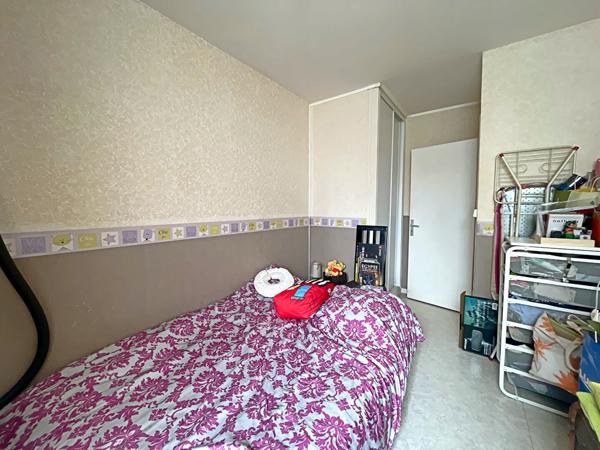 Appartement T4 de 72.93m2 avec balcon et cave dans une résidence avec gardien