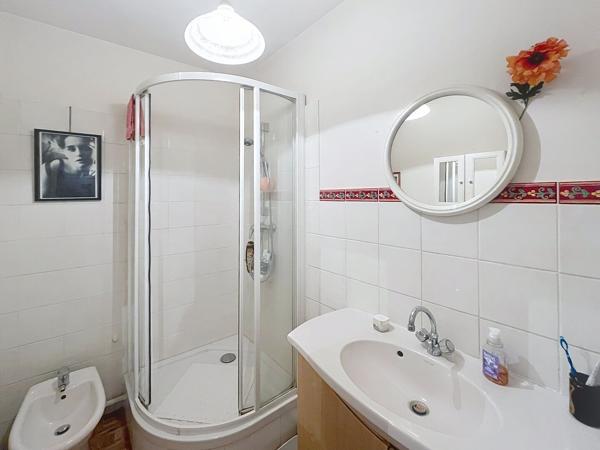 Appartement AIX SUD- T3/4- RESIDENCE SECURISEE- PLACE PARKING PRIVATIVE- CAVE