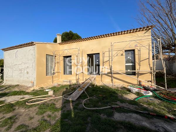 Maison neuve en cours de construction L Isle Sur La Sorgue PARTAGE DES EAUX