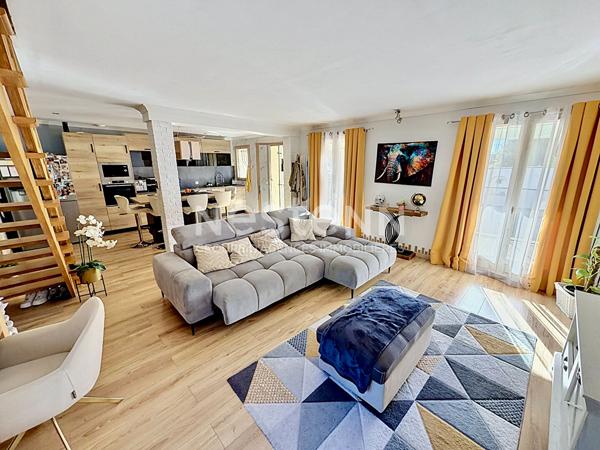 Maison Grasse Sud, 5 pièce(s) 90 m2 entièrement renovée avec piscine et garage