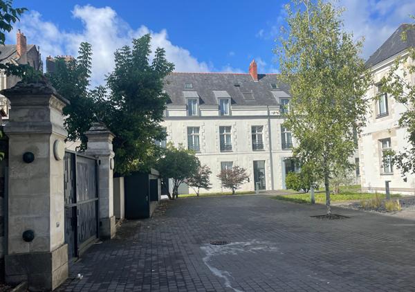 A VENDRE NANTES CATHEDRALE VASTE TYPE 5 EN DUPLEX DANS IMMEUBLE DE STANDING