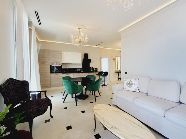 Emplacement idéal, vue mer exceptionnelle et confort absolu !