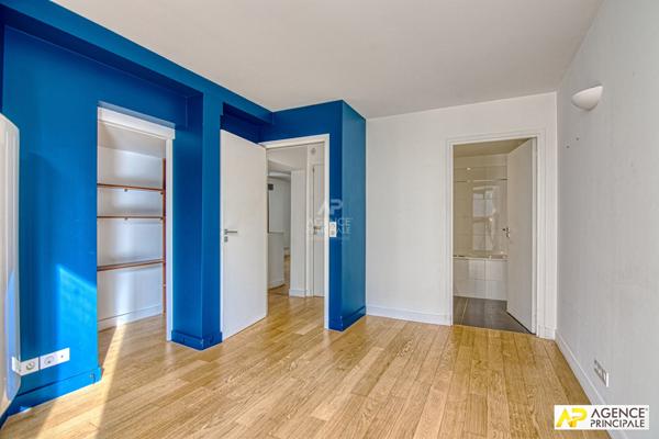 Versailles Mairie Appartement "esprit maison" de 4 pièces 100 m² au sol avec box €680 000 ** - Référence 25415