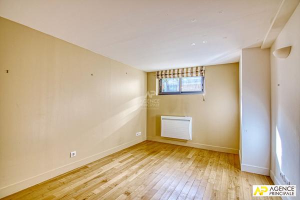 Versailles Mairie Appartement "esprit maison" de 4 pièces 100 m² au sol avec box €680 000 ** - Référence 25415