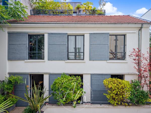 Appartement
         6 pièces
        - 160 m² 2 200 000 € *