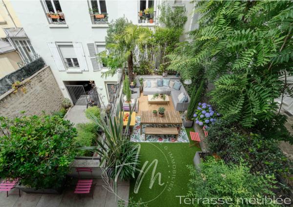 Appartement
         6 pièces
        - 160 m² 2 200 000 € *