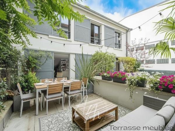 Appartement
         6 pièces
        - 160 m² 2 200 000 € *