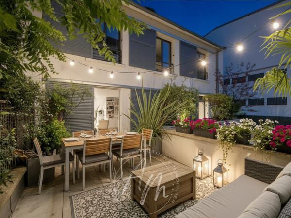 Appartement
         6 pièces
        - 160 m² 2 200 000 € *