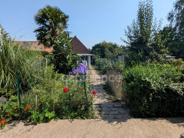 Maison bel étage avec jardin et grand garage