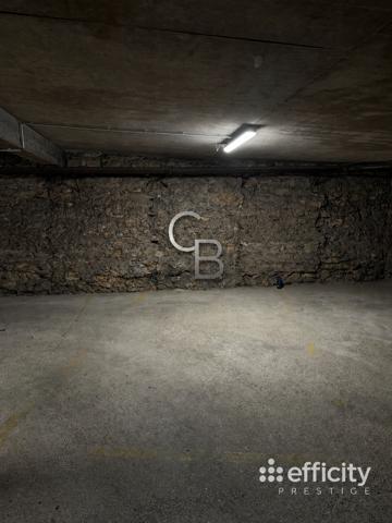 Parking
        
        - 11 m² 38 000 € *