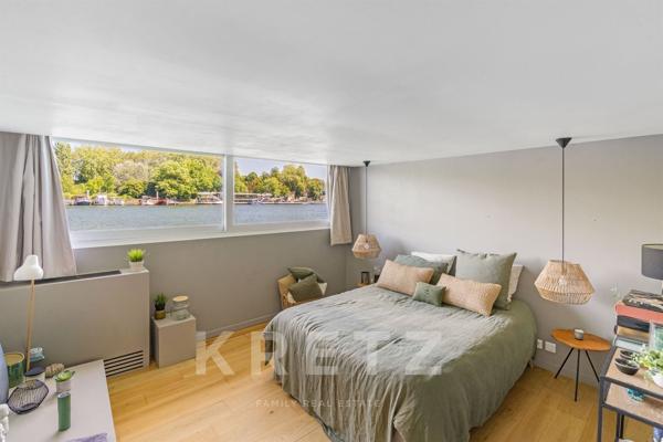 Saint-Cloud (92210) - Barge sur l'eau de 300m2 + 120m2 de terrasse - Excellent état