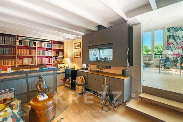 Saint-Cloud (92210) - Barge sur l'eau de 300m2 + 120m2 de terrasse - Excellent état