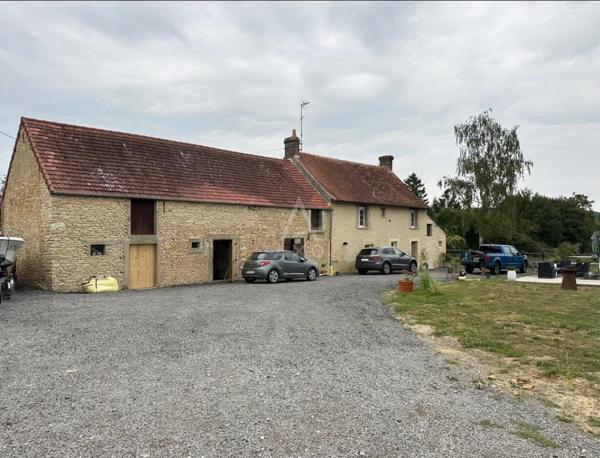 Propriété en pierre avec deux habitations et dépendances, Proche du Haras du pin