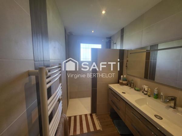 MAISON DE PLAIN-PIED/ TROIS CHAMBRES / GARAGE A NIORT !