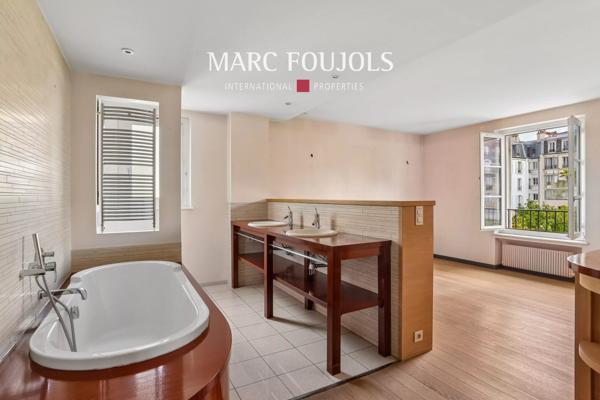 Paris XVII. Villa des Ternes. Appartement avec terrasse.