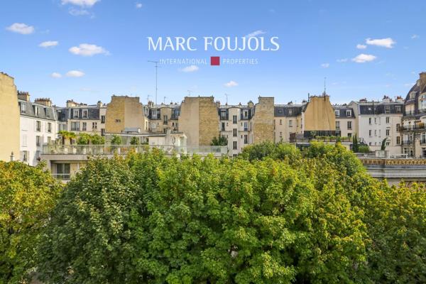 Paris XVII. Villa des Ternes. Appartement avec terrasse.