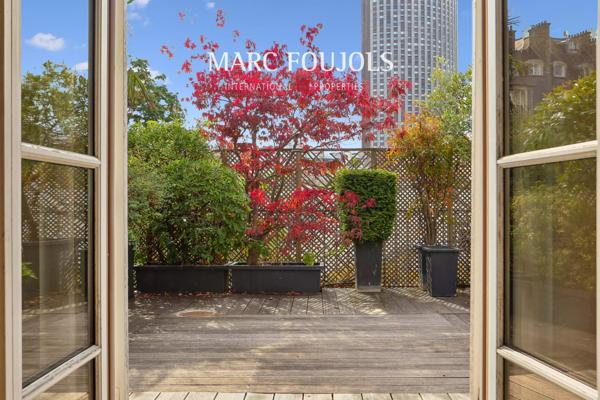 Paris XVII. Villa des Ternes. Appartement avec terrasse.