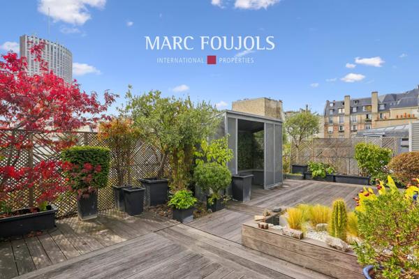 Paris XVII. Villa des Ternes. Appartement avec terrasse.