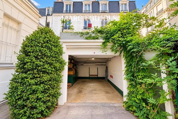 Paris XVII. Villa des Ternes. Appartement avec terrasse.