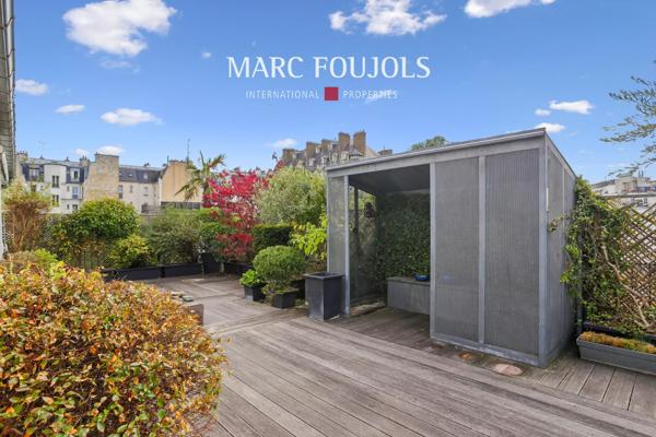 Paris XVII. Villa des Ternes. Appartement avec terrasse.
