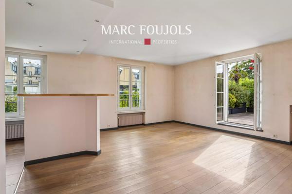 Paris XVII. Villa des Ternes. Appartement avec terrasse.